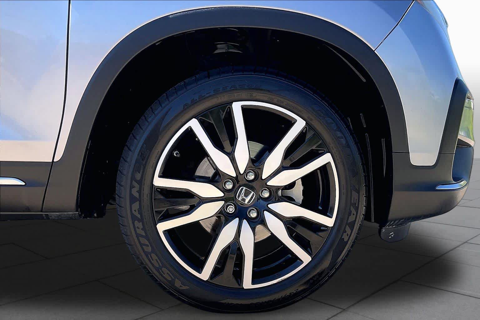 Used 2019 Honda Pilot Touring image 11