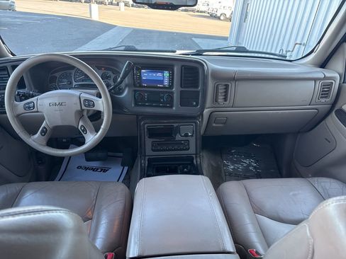 Used 2004 GMC Yukon XL Denali image 8