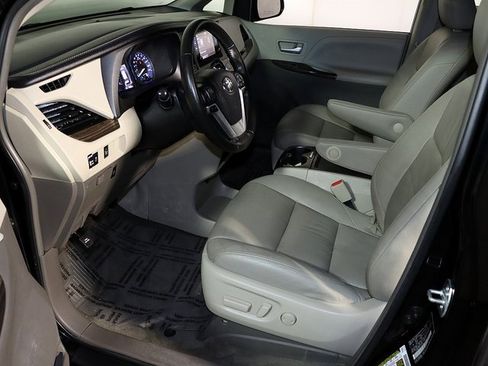Used 2015 Toyota Sienna XLE image 11