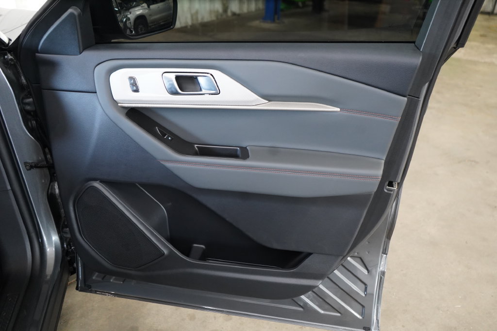 New 2026 Ford Explorer Active RWD image 20
