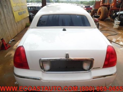 Used 2003 Lincoln Town Car Executive image 6