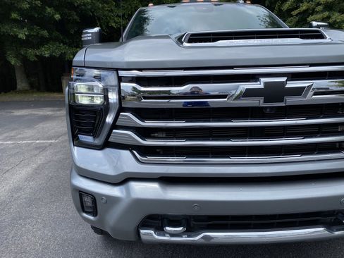 Used 2024 Chevrolet Silverado 2500 High Country w/ Technology Package AWD/4WD image 14