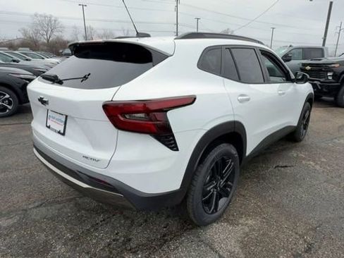 New 2026 Chevrolet Trax ACTIV w/ Sunroof Package FWD image 8