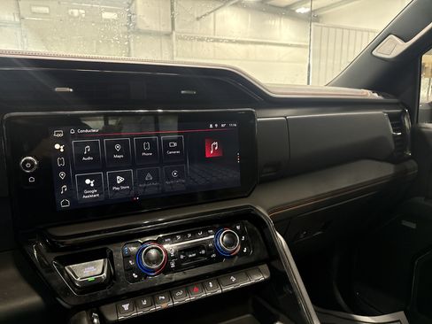 Used 2024 GMC Sierra 2500 AT4 w/ AT4 Premium Plus Package AWD/4WD image 11