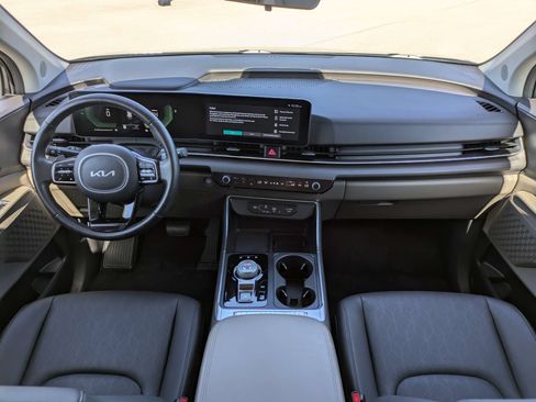 Certified 2025 Kia Carnival EX FWD image 18