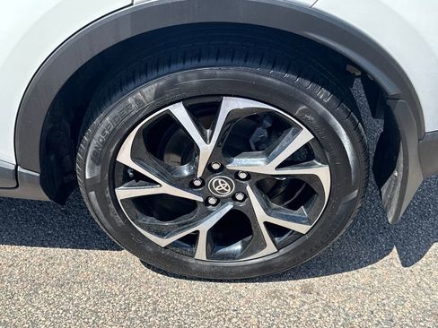 Used 2020 Toyota C-HR XLE FWD image 39