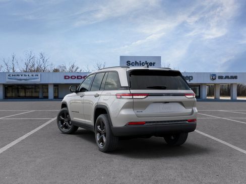 New 2025 Jeep Grand Cherokee Altitude image 23