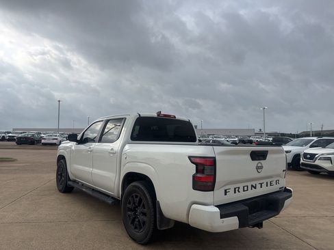 Certified 2023 Nissan Frontier SV w/ Midnight Edition Package RWD image 15