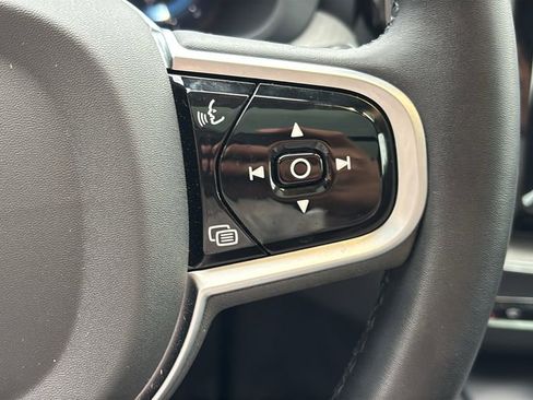 Certified 2025 Volvo XC60 B5 Plus AWD/4WD image 17