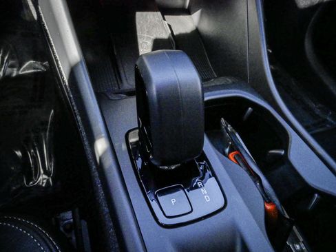 Used 2025 Volvo XC40 B5 Core image 26