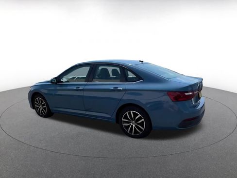 Used 2025 Volkswagen Jetta SE FWD image 10