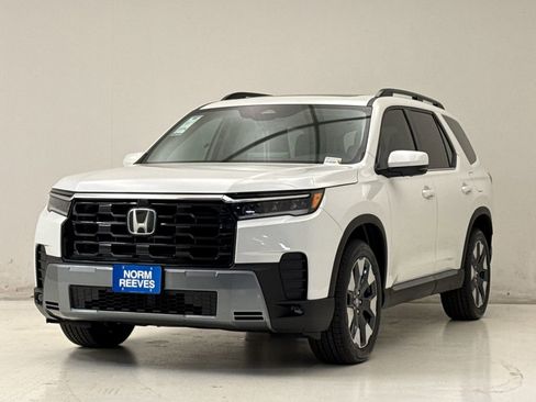 New 2026 Honda Pilot Touring image 2