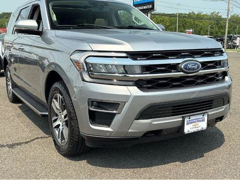 Used 2022 Ford Expedition Limited AWD/4WD image 2