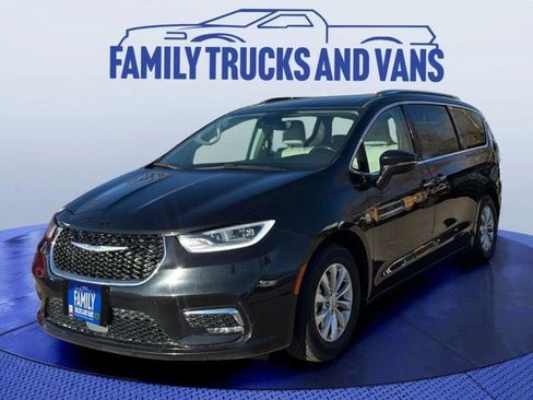 Used 2021 Chrysler Pacifica Touring-L image 1