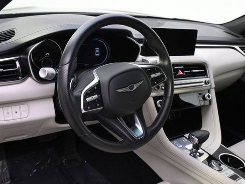 Used 2025 Genesis G70 2.5T image 11