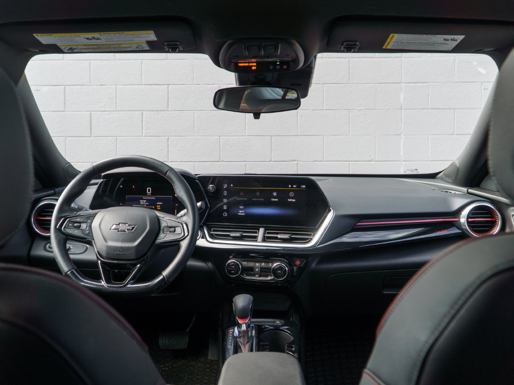 Used 2025 Chevrolet Trax RS w/ Sunroof Package FWD image 21