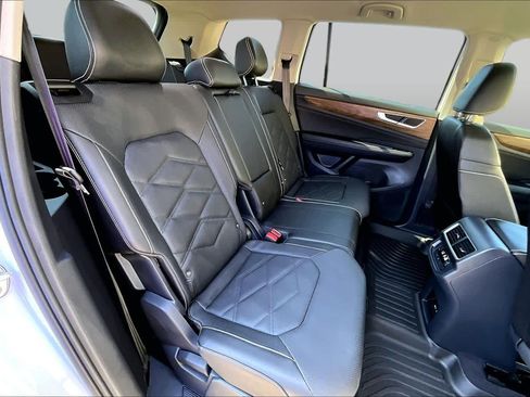 Used 2025 Volkswagen Atlas SE FWD image 20