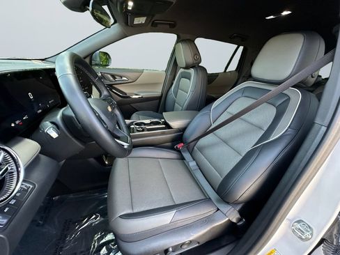 Used 2026 Chevrolet Equinox LT w/ Convenience Package II AWD/4WD image 9