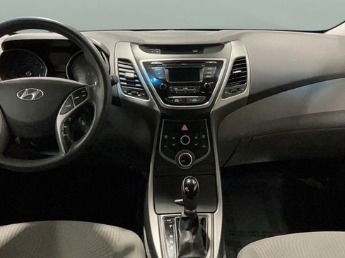 Used 2015 Hyundai Elantra SE image 17