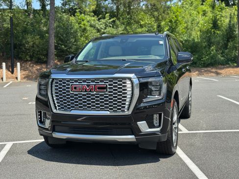 Used 2021 GMC Yukon Denali w/ Denali Ultimate Package AWD/4WD image 3