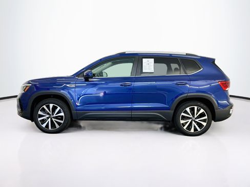 Used 2023 Volkswagen Taos SE w/ Panoramic Sunroof Package AWD/4WD image 4