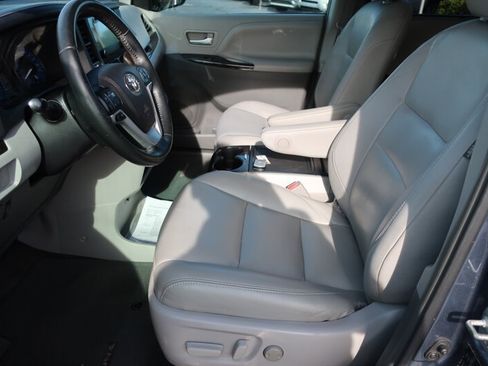 Used 2015 Toyota Sienna XLE Premium image 13