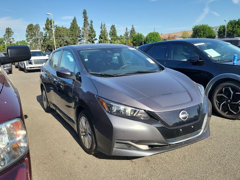 Used 2025 Nissan Leaf S FWD image 3
