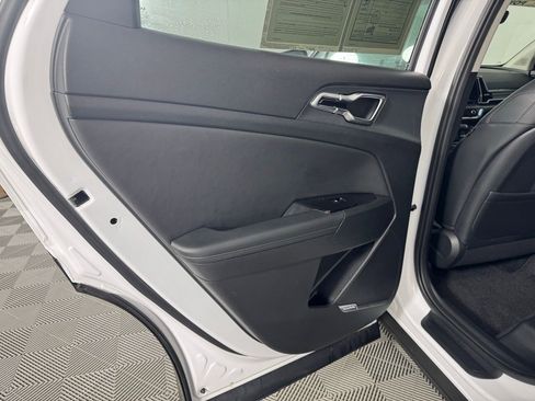 Used 2025 Kia Sportage SX image 23