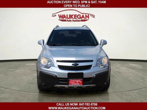 Used 2013 Chevrolet Captiva Sport LS FWD image 2