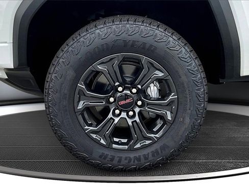 New 2025 GMC Canyon Elevation w/ Convenience Package image 13