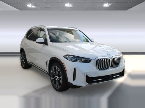 New 2026 BMW X5 xDrive50e image 7
