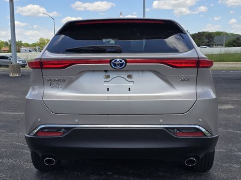 Certified 2024 Toyota Venza XLE AWD/4WD image 16