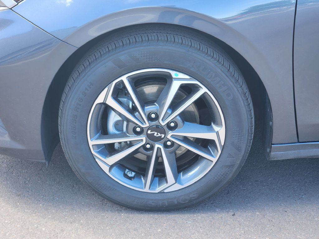 Used 2024 Kia Forte LXS FWD image 10