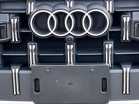 Used 2025 Audi Q7 3.0T Premium image 12