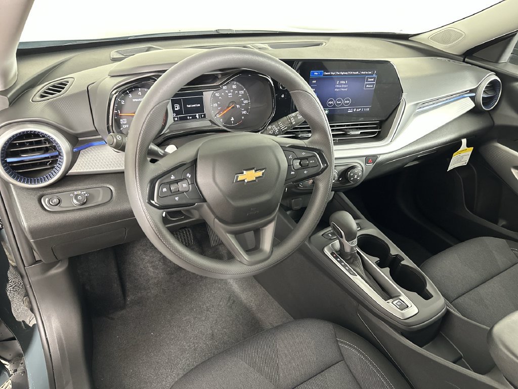 New 2026 Chevrolet Trax LS w/ LS Convenience Package FWD image 11