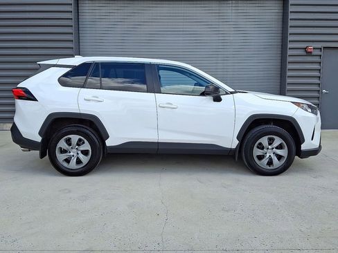 Used 2022 Toyota RAV4 LE AWD/4WD image 10