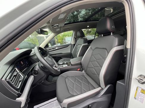 Certified 2024 Volkswagen Atlas Peak Edition SE AWD/4WD image 12