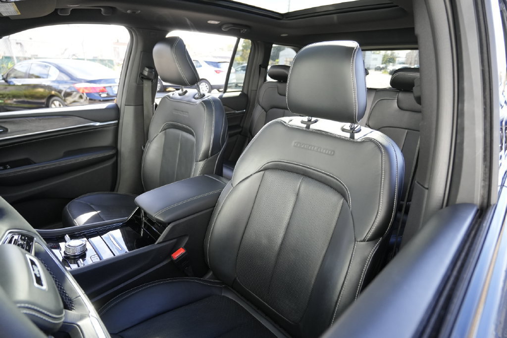 Used 2023 Jeep Grand Cherokee Overland AWD/4WD image 23