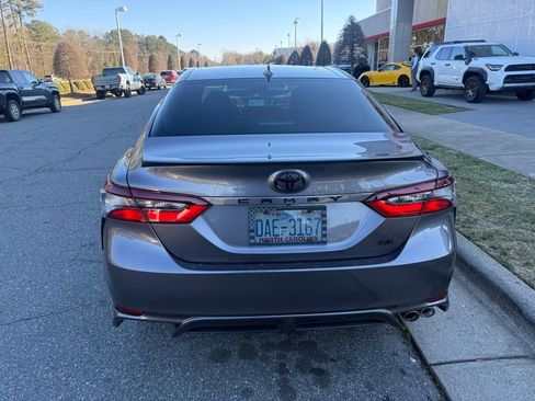 Used 2024 Toyota Camry SE image 9