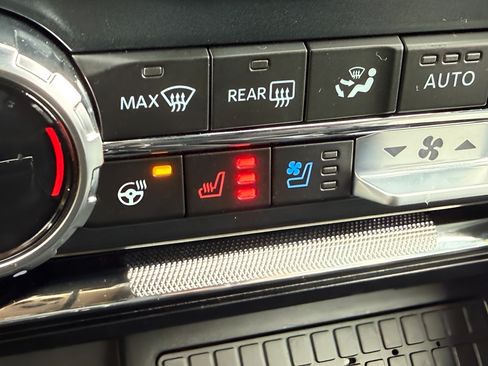 Used 2025 Ford F150 Platinum w/ FX4 Off-Road Package AWD/4WD image 12