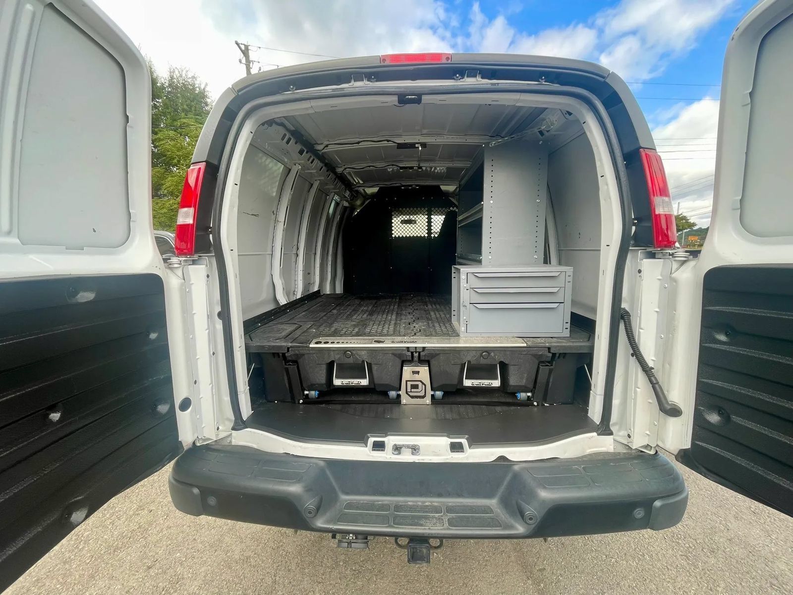 Used 2022 Chevrolet Express 2500 w/ Driver Convenience Package RWD image 8