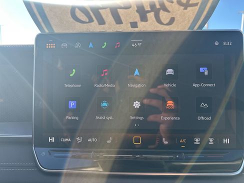 Certified 2025 Volkswagen Tiguan SE image 22