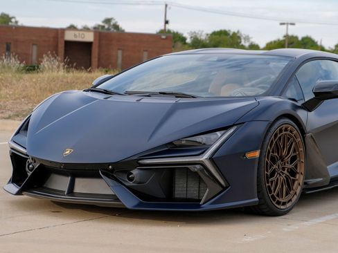 Used 2025 Lamborghini Revuelto image 7