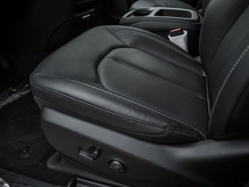 New 2026 Chrysler Voyager LX image 34