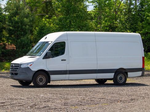 Used 2021 Mercedes-Benz Sprinter 2500 image 3
