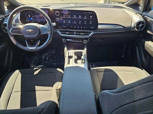Used 2025 Chevrolet Equinox EV LT FWD image 17