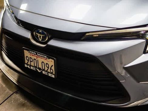 Certified 2025 Toyota Corolla LE image 9