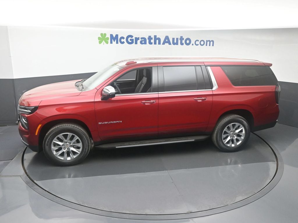 Used 2025 Chevrolet Suburban Premier AWD/4WD image 30