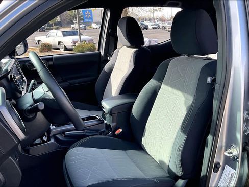 Certified 2020 Toyota Tacoma TRD Off-Road image 8