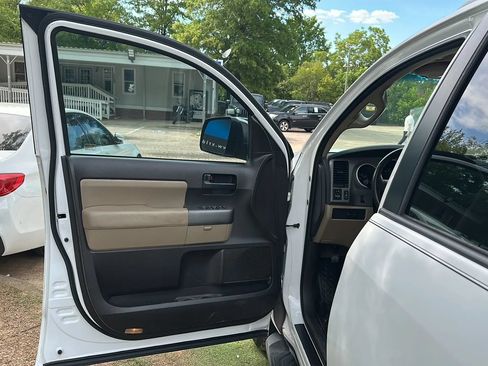 Used 2011 Toyota Sequoia SR5 AWD/4WD image 15